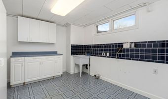 1804 LAUREL Dr, Cheyenne, WY 82009