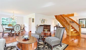 3 Spinnaker Dr, Barrington, RI 02806