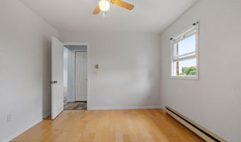 7 Hemlock Ln, Albany, NY 12208