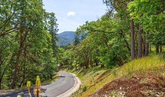 390 Strawberry Ln, Ashland, OR 97520