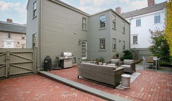 41 Elm St, Newport, RI 02840