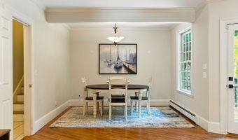 9 Scitterygussett Dr, Falmouth, ME 04105