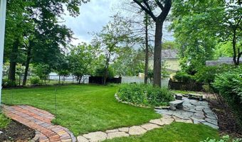 26 Elmwood Pl, Athens, OH 45701