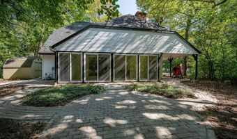 8 HILLTOP Ct, Appleton, WI 54914