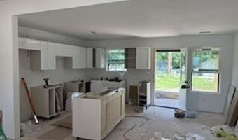 137 W Hawthorne St, Aurora, MO 65605