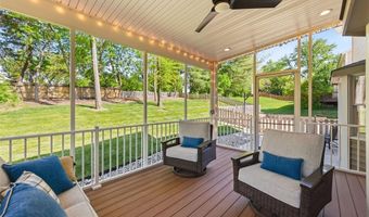 180 Spring Oaks Dr, Ballwin, MO 63011