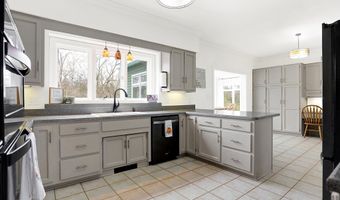 7082 Tremont Dr, Bargersville, IN 46106