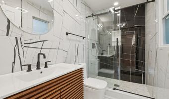 14 Redwood St, Bergenfield, NJ 07621