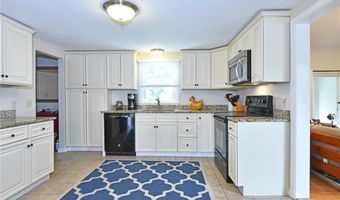 17 Melbourne Dr, Narragansett, RI 02882