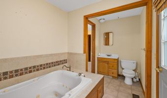 701 Shawnee Dr, Angola, IN 46703