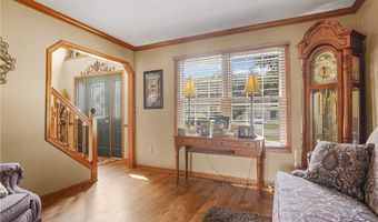 2202 Martin Crest Dr, Akron, OH 44312