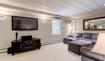 35 Woodsedge Ct, Berlin, CT 06037