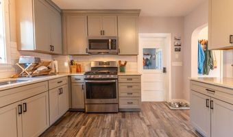 28 Mountainview Ave, Bangor, ME 04401