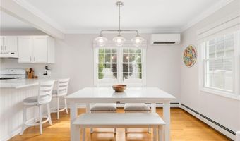 28 Wilbur Ave, Newport, RI 02840