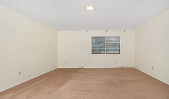 3 Springwood Manor Dr, Albany, NY 12211