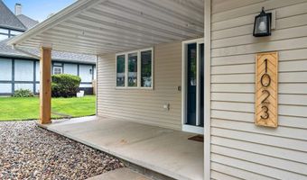 1023 W RIDGEVIEW Dr, Appleton, WI 54914