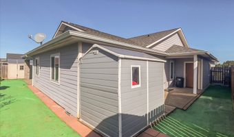 937 Carter St SW, Bandon, OR 97411