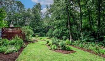 3 Deerfield Rd, Brookfield, CT 06804