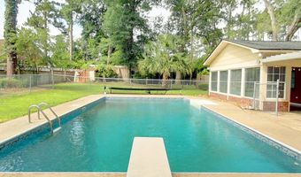 1402 Pineland Dr, Bainbridge, GA 39819