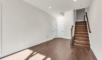 6 Augustus Dr, Middletown, NJ 07748