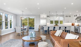 1046 Ocean Rd, Narragansett, RI 02882