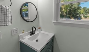 1 Cray St, Cumberland, RI 02864