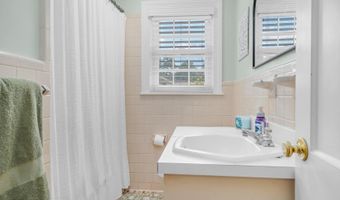 384 Snow Hill St, Ayden, NC 28513