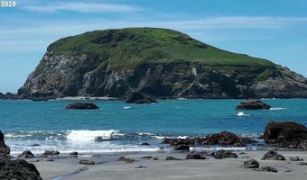 96370 NORTH Dr 8, Brookings, OR 97415