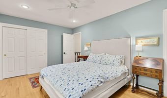 2546 S WALTER REED Dr B, Arlington, VA 22206