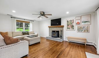 14 Cedrus Ct, Branford, CT 06405