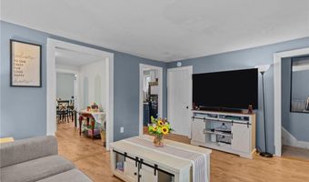 40 Glen St, East Providence, RI 02915