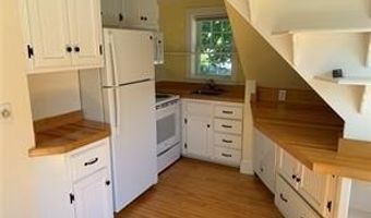 11 Admiral Kalbfus Rd, Newport, RI 02840