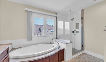 120 Ambleside Way, Amherst, OH 44001