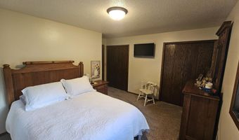 204 NE 21st Ave, Aberdeen, SD 57401