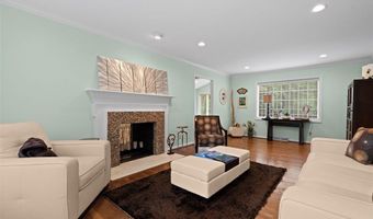 21 Meadowbrook Country Club Est, Ballwin, MO 63011