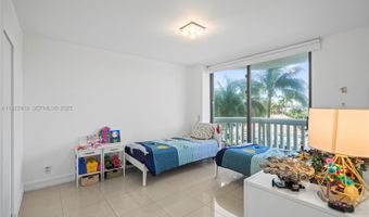 1000 W Island Blvd 504, Aventura, FL 33160