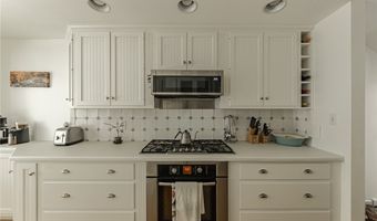 24 Huxley Dr, Amherst, NY 14226
