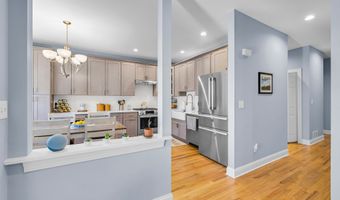 136 Pond View Cir 136, Beacon Falls, CT 06403