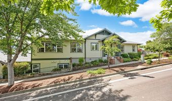 877 N Mountain Ave, Ashland, OR 97520