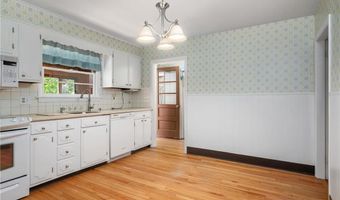 30 Winthrop St, East Providence, RI 02915