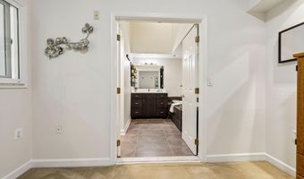 1320 N WAYNE St N 405, Arlington, VA 22201