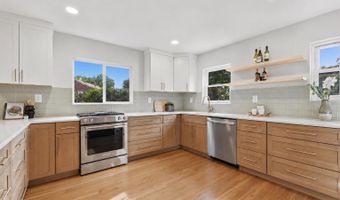 115 S IRIS St, Alexandria, VA 22304