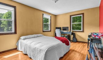 8 Sassafras Ln, Clinton, CT 06413