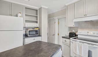 748 Riverside Dr, Augusta, ME 04330