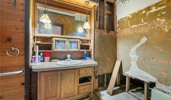 584 Apple Dr, Akron, OH 44319