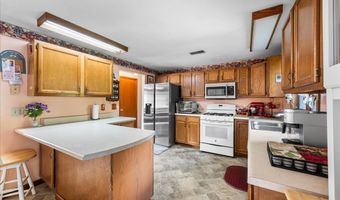 52 Singleton Rd, Chaplin, CT 06235