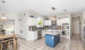 20 Yeger Dr, Allentown, NJ 08501