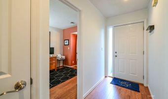 7673 Woodmere Dr 27, Athens, OH 45701