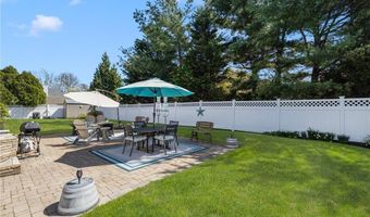 289 Oliphant Ln, Middletown, RI 02842