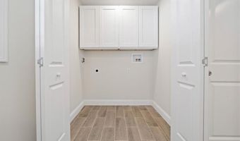 7 Betsey Williams Dr, Warwick, RI 02889